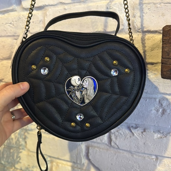 Nightmare before Christmas- Heart-Shaped Black Bag with Gold Chain - Picture 1 of 8